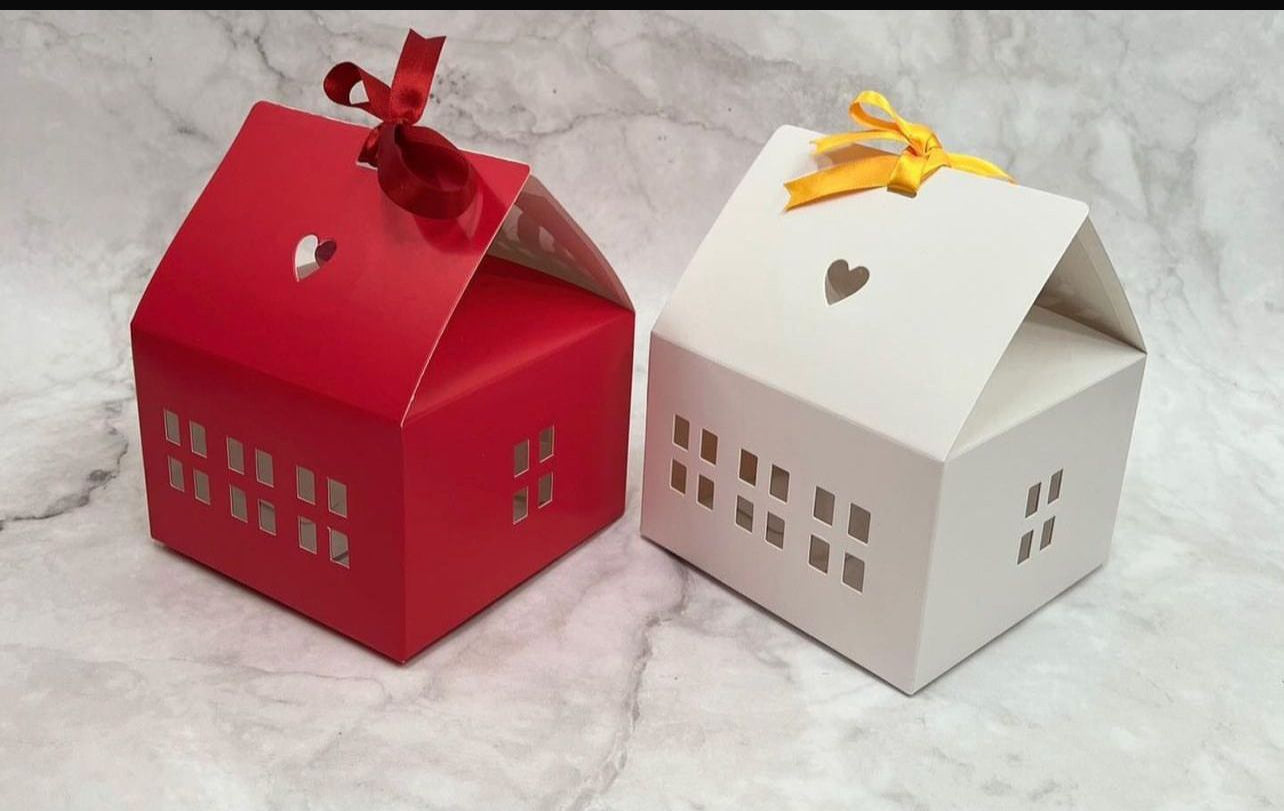 House Hamper / Tea Cake Box - Christmas Special (10pc) • White - 8x8x4inch