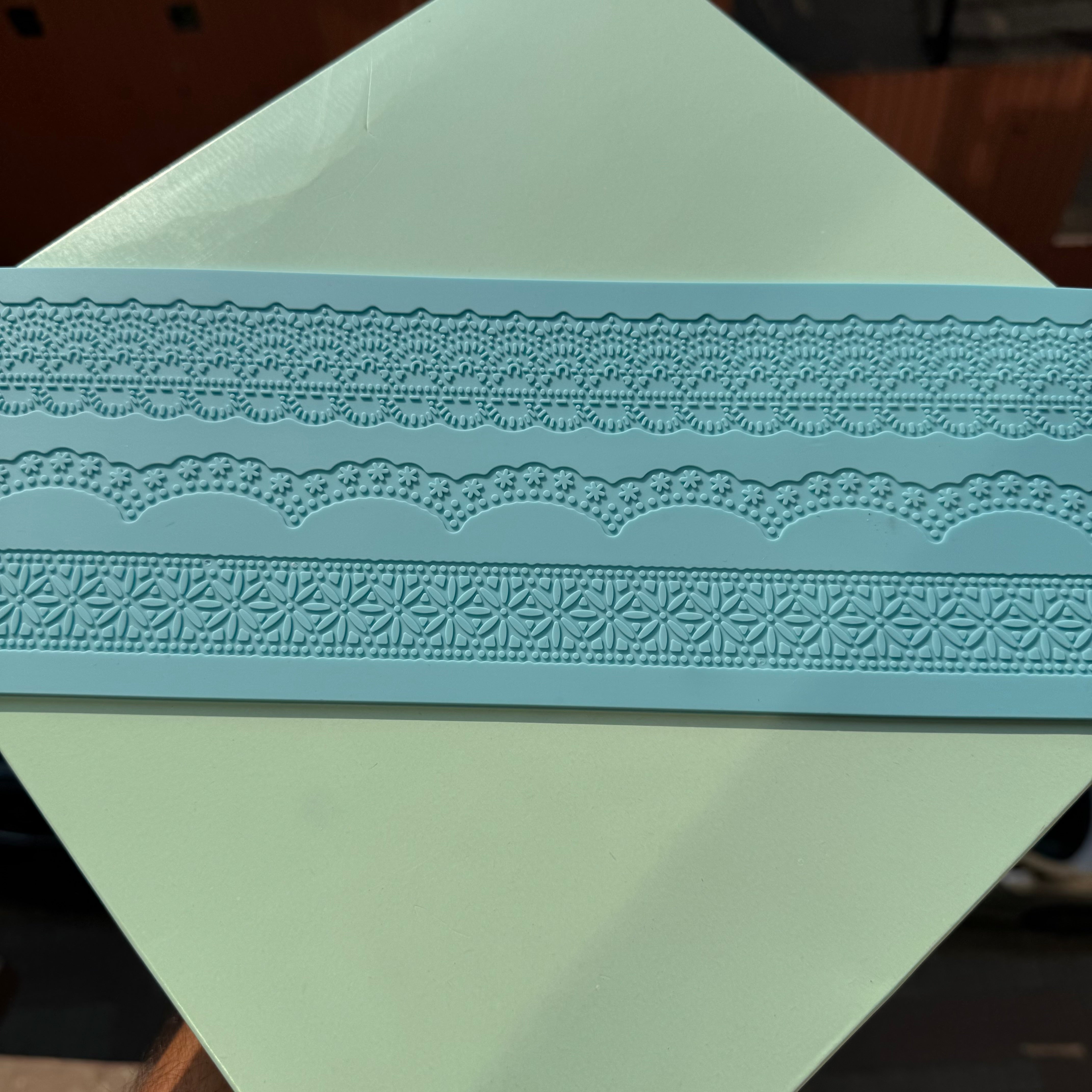 Lace Mat LBM380
