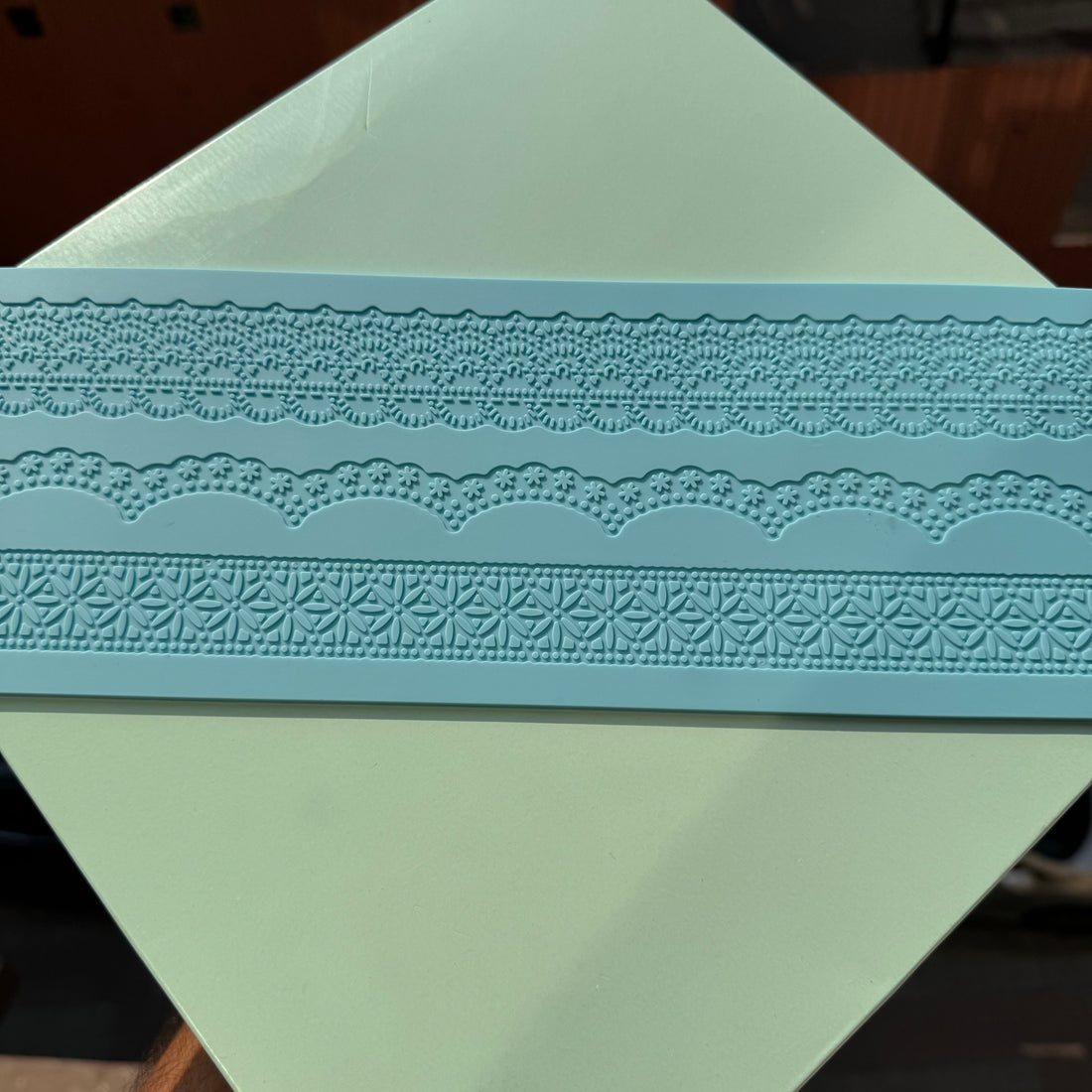 Lace Mat LBM380
