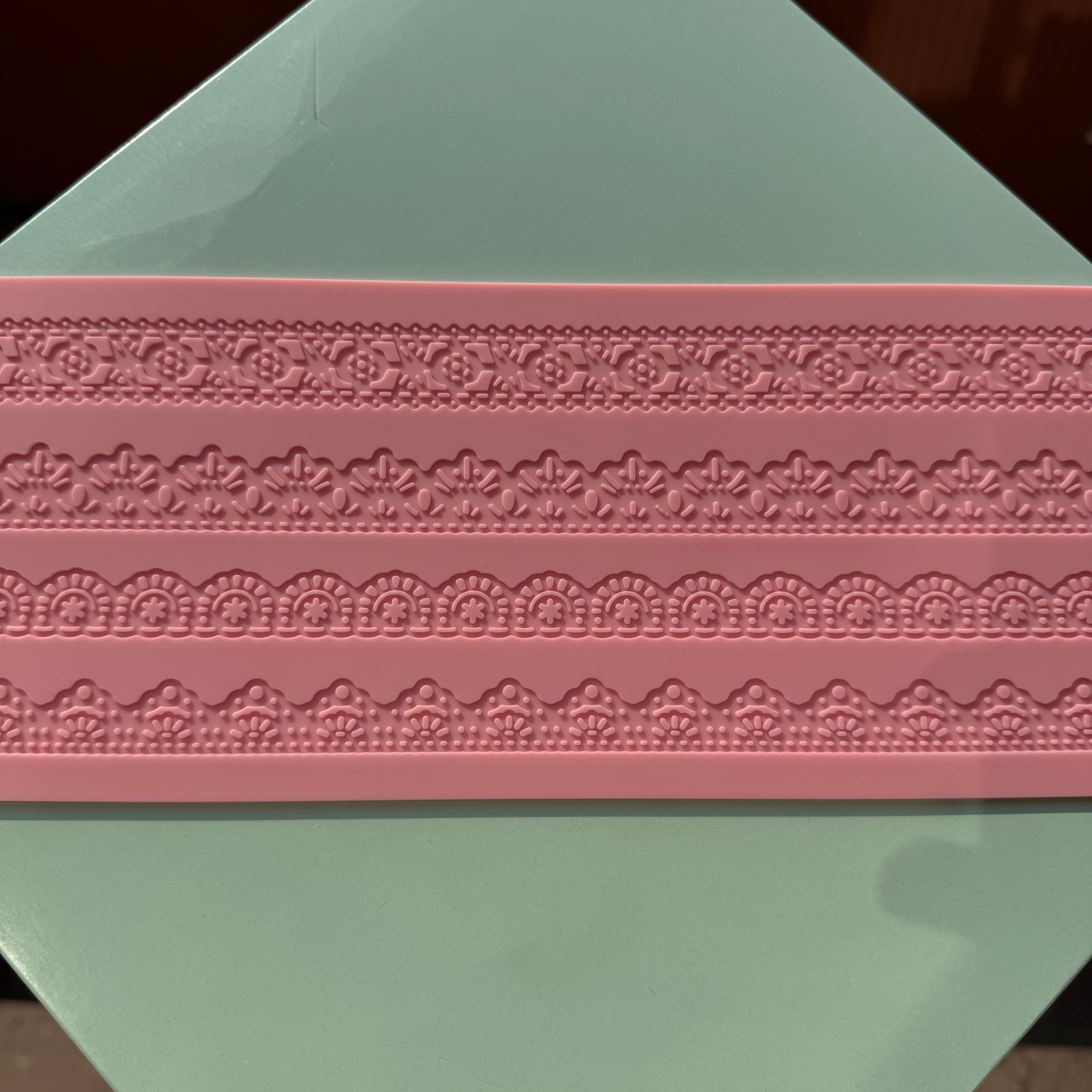 Lace Mat LBM381