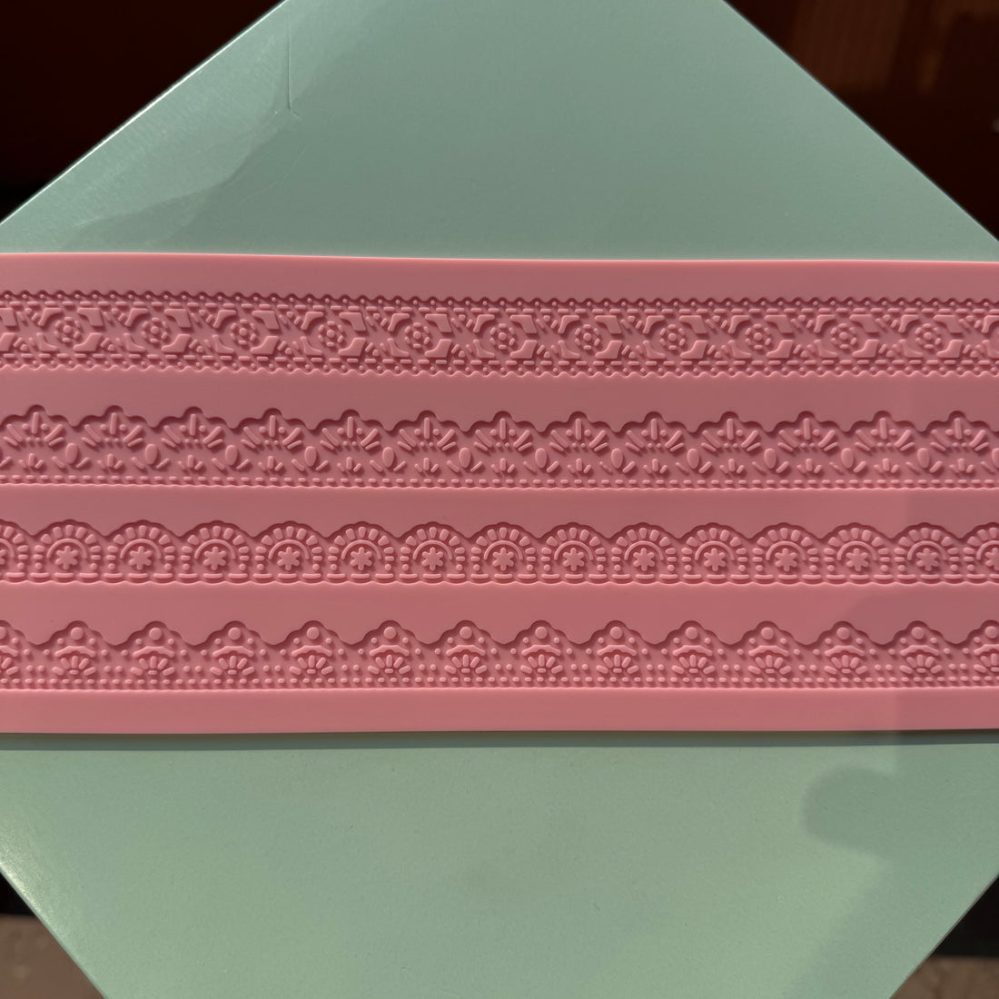 Lace Mat LBM381