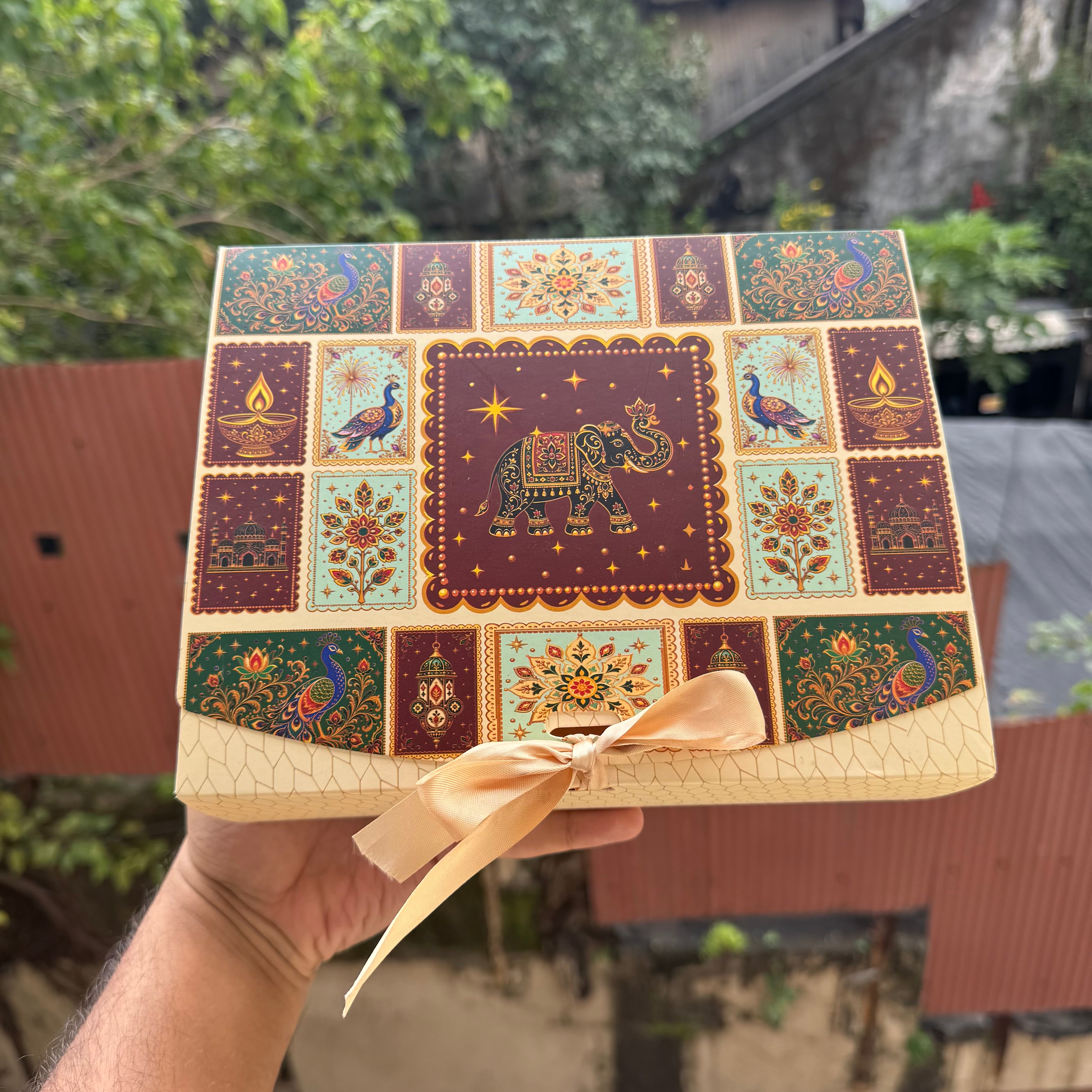Festive Ribbon Hamper (10 pc)
