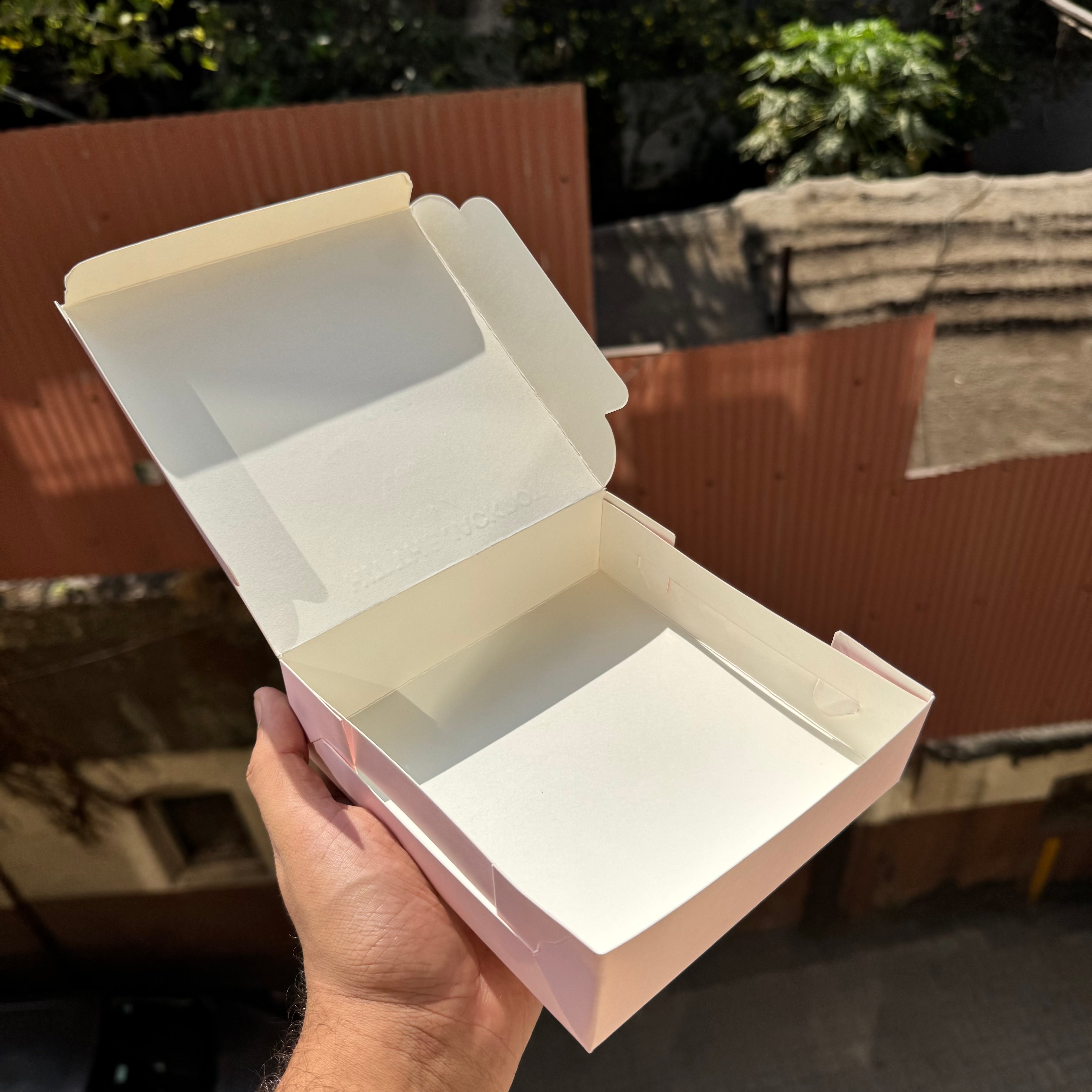 Mothers Day Box - 4 brownie , candle , cookies , jewellery (10pc)