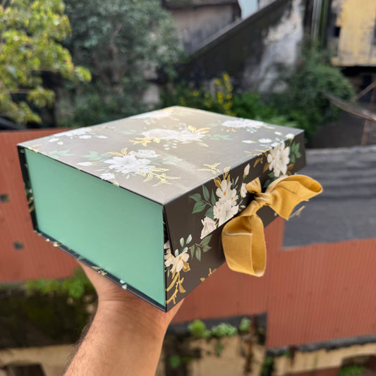 Festive Print Collapsible Ribbon Trunk Box