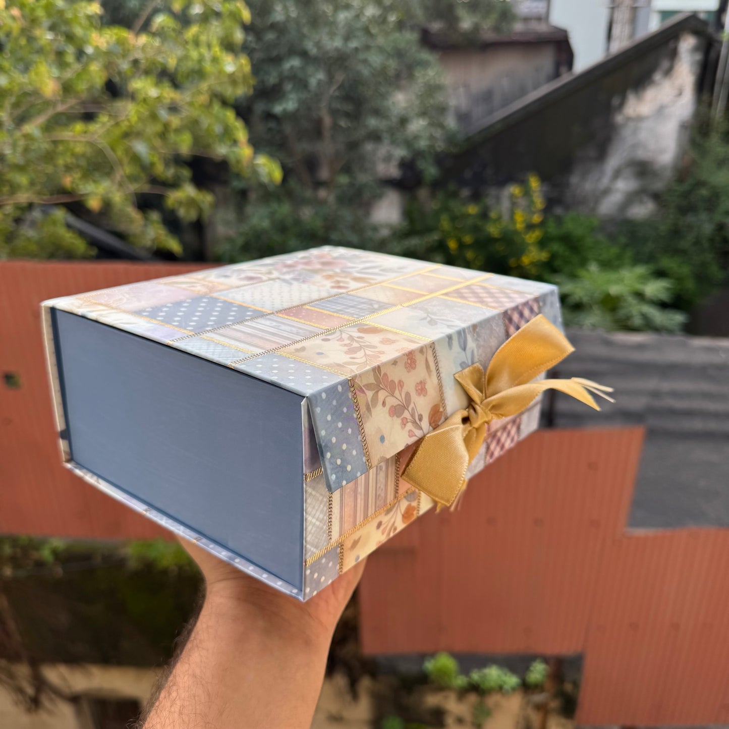 Festive Print Collapsible Ribbon Trunk Box