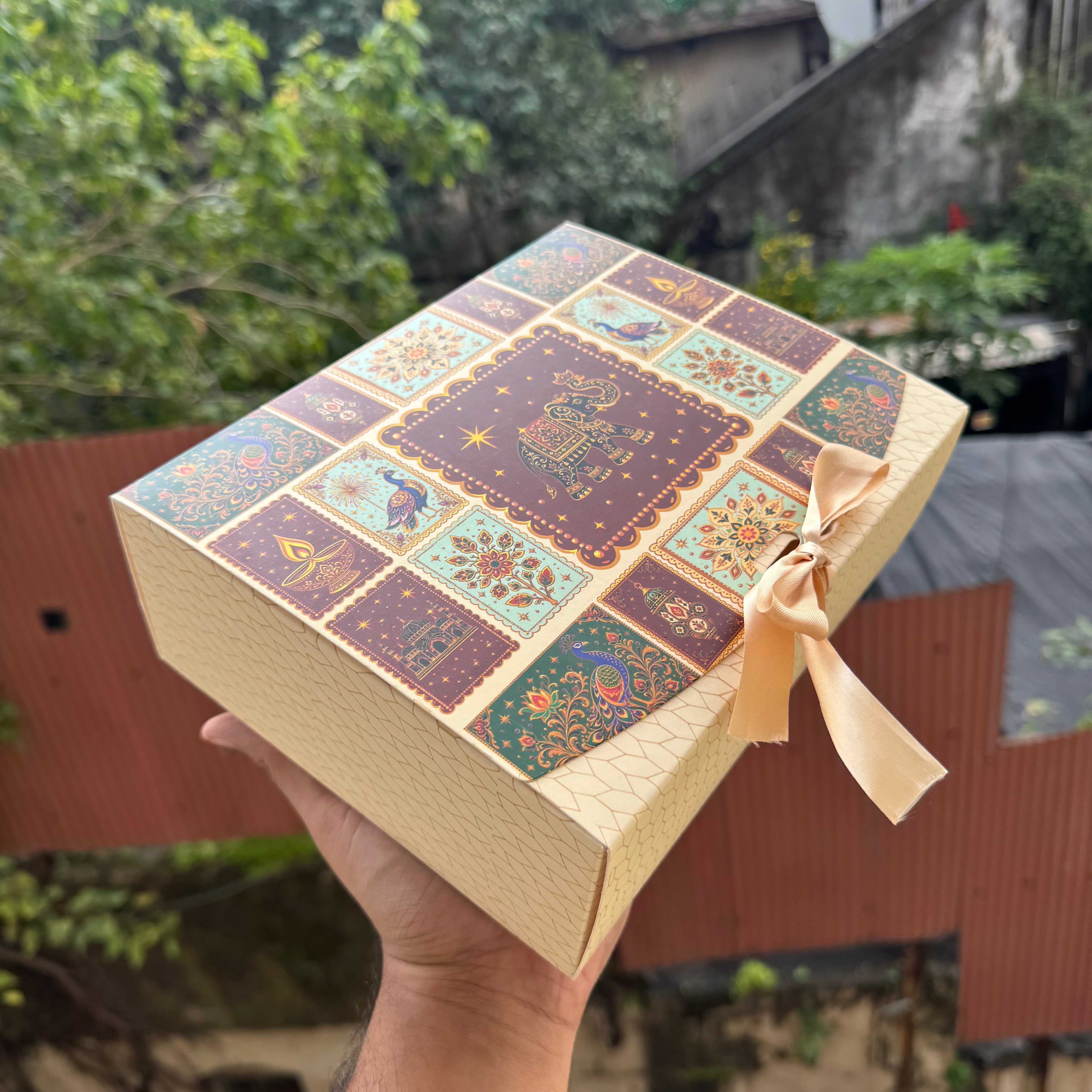 Festive Ribbon Hamper (10 pc)