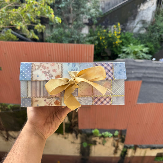 Festive Print Collapsible Ribbon Trunk Box