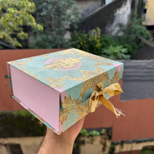 Festive Print Collapsible Ribbon Trunk Box