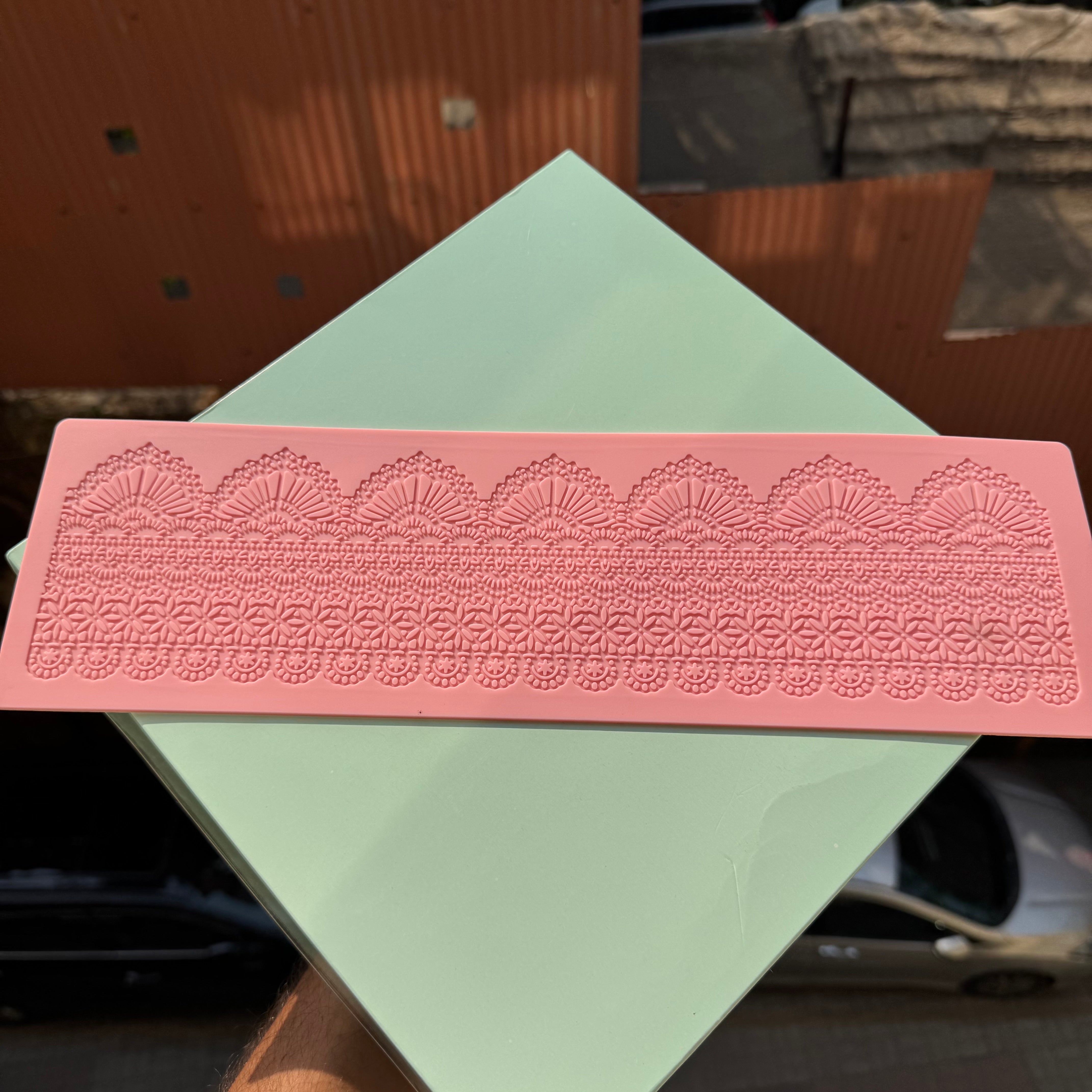 Lace Mat LBM379