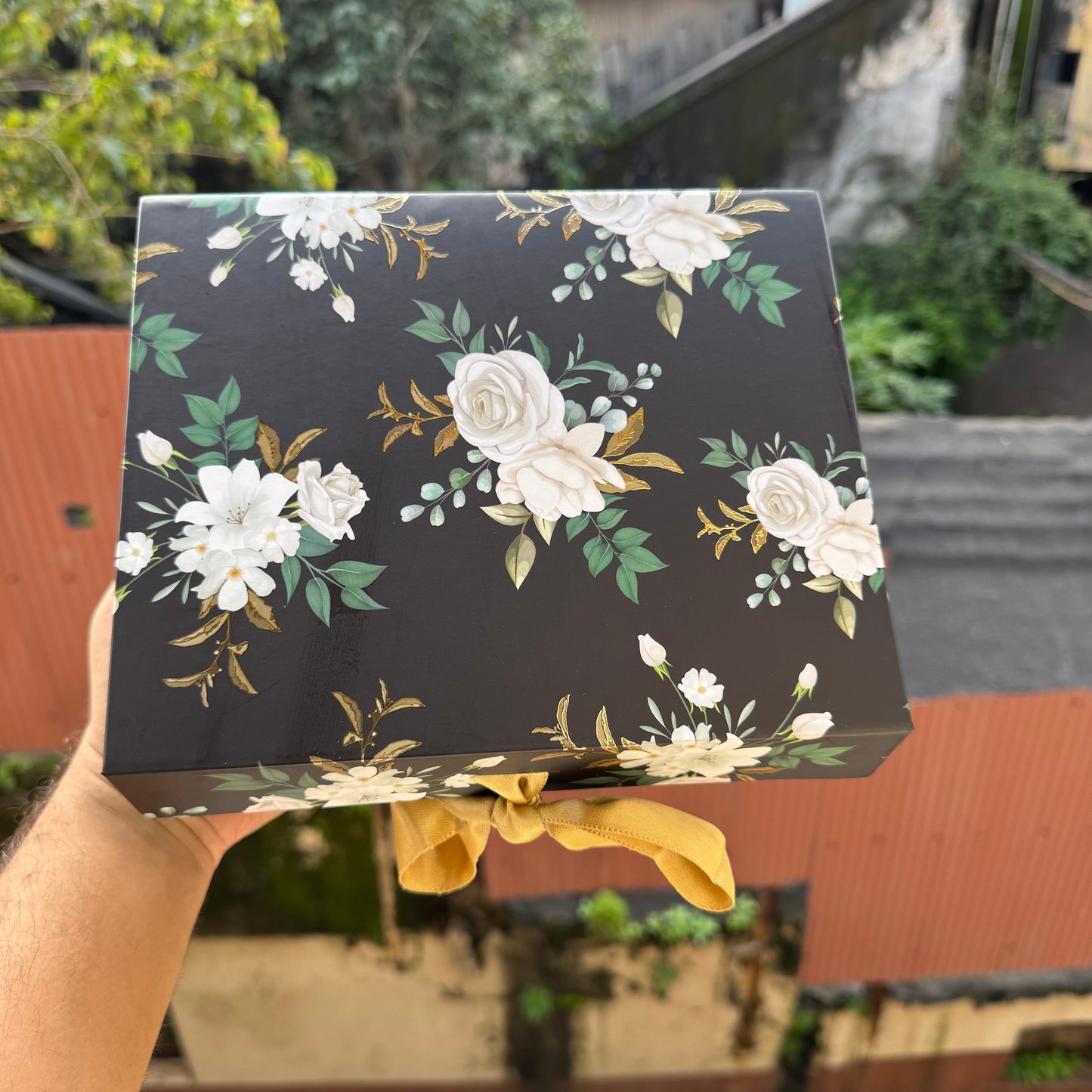 Festive Print Collapsible Ribbon Trunk Box