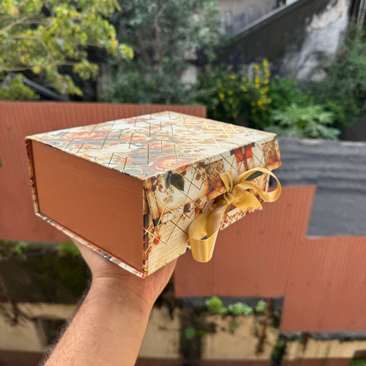 Festive Print Collapsible Ribbon Trunk Box