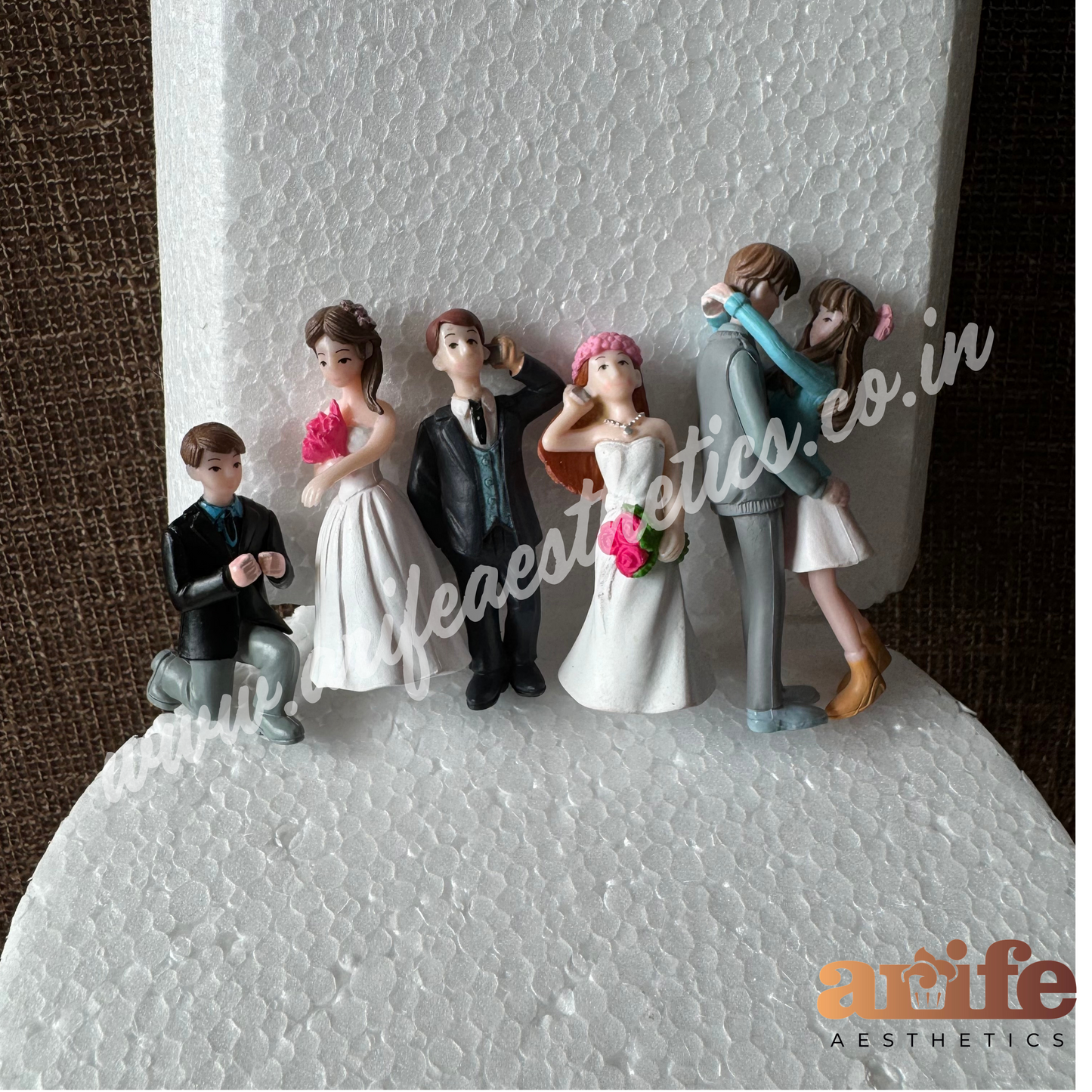 Couple Doll Topper Hugging