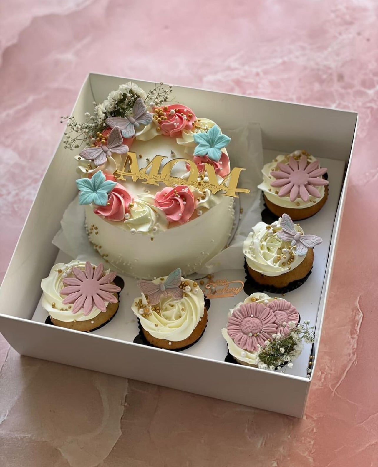 5 Cupcakes + 1 Mini Cake Box White