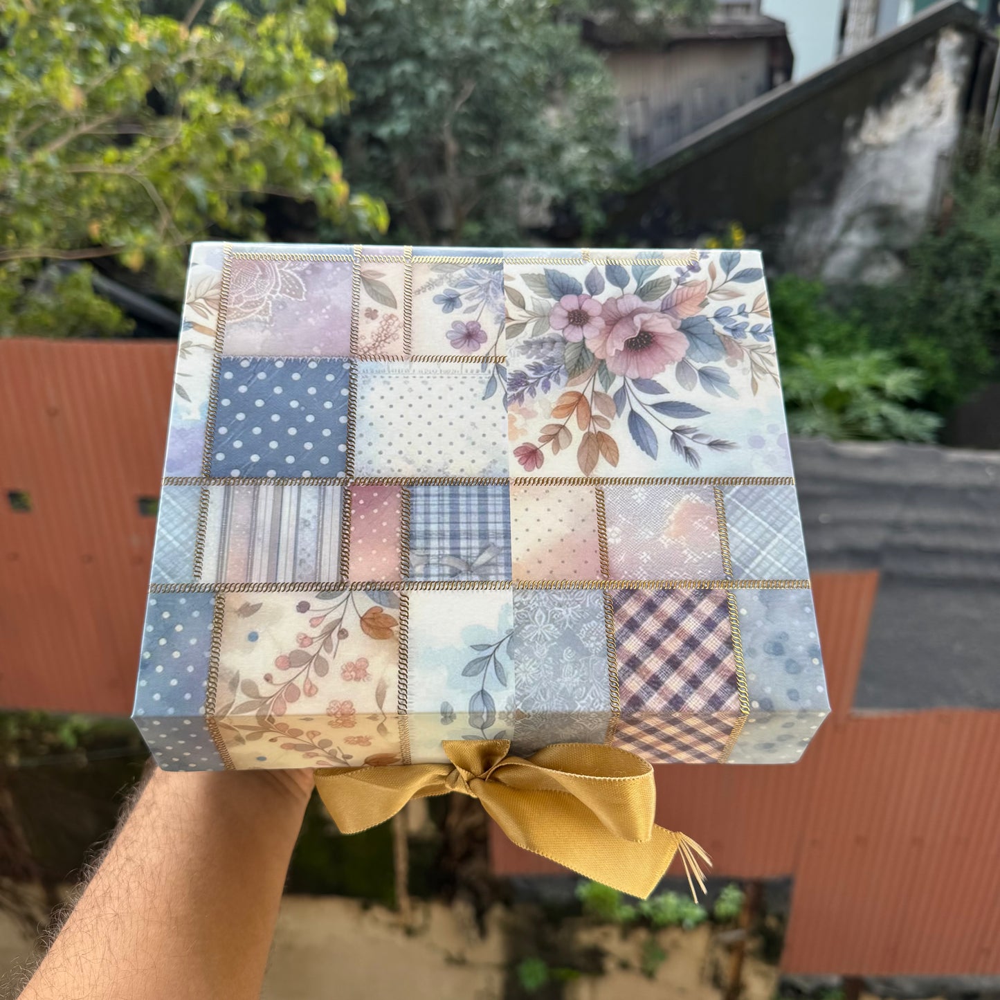 Festive Print Collapsible Ribbon Trunk Box